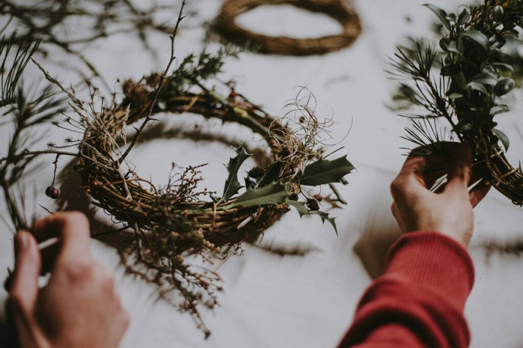 Decorating Christmas Wreaths Ideas That Actually Stand Out