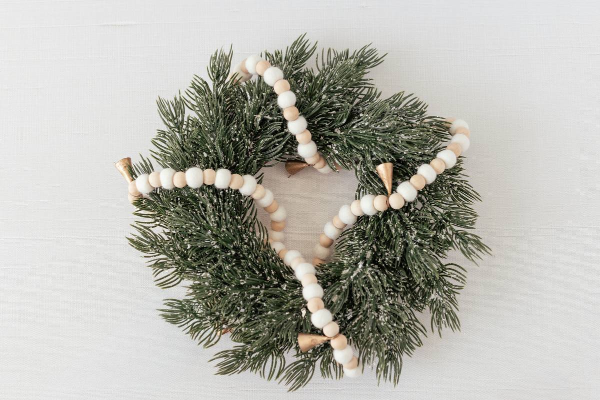 Stunning Wreaths with Flowers and Deco Mesh: Your Secret Weapon for Year-Round Curb Appeal